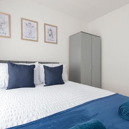 3 Bed House In Rochester 4 Beds Sleeps 7 Wainscot Exterior foto