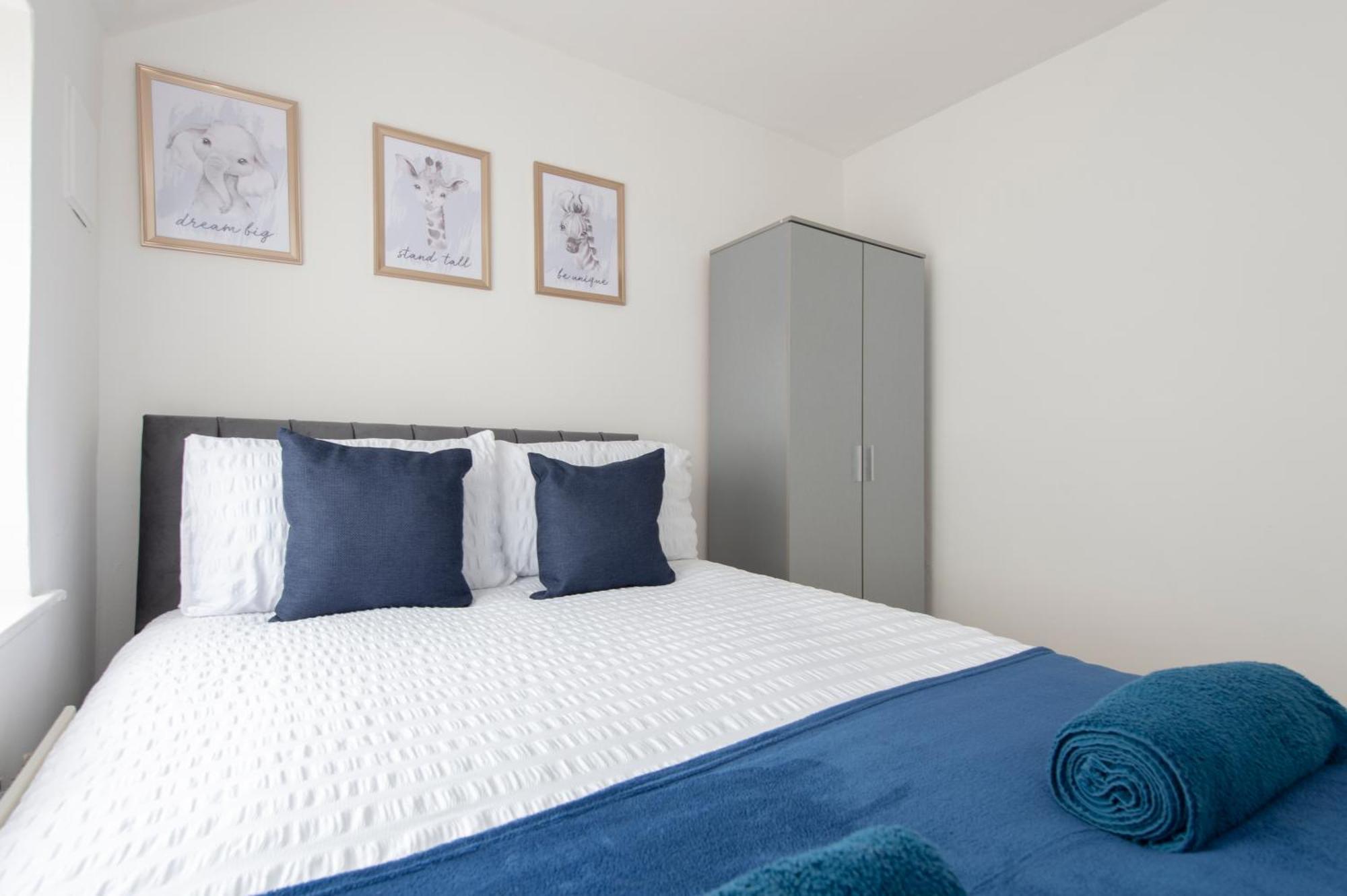 3 Bed House In Rochester 4 Beds Sleeps 7 Wainscot Exterior foto