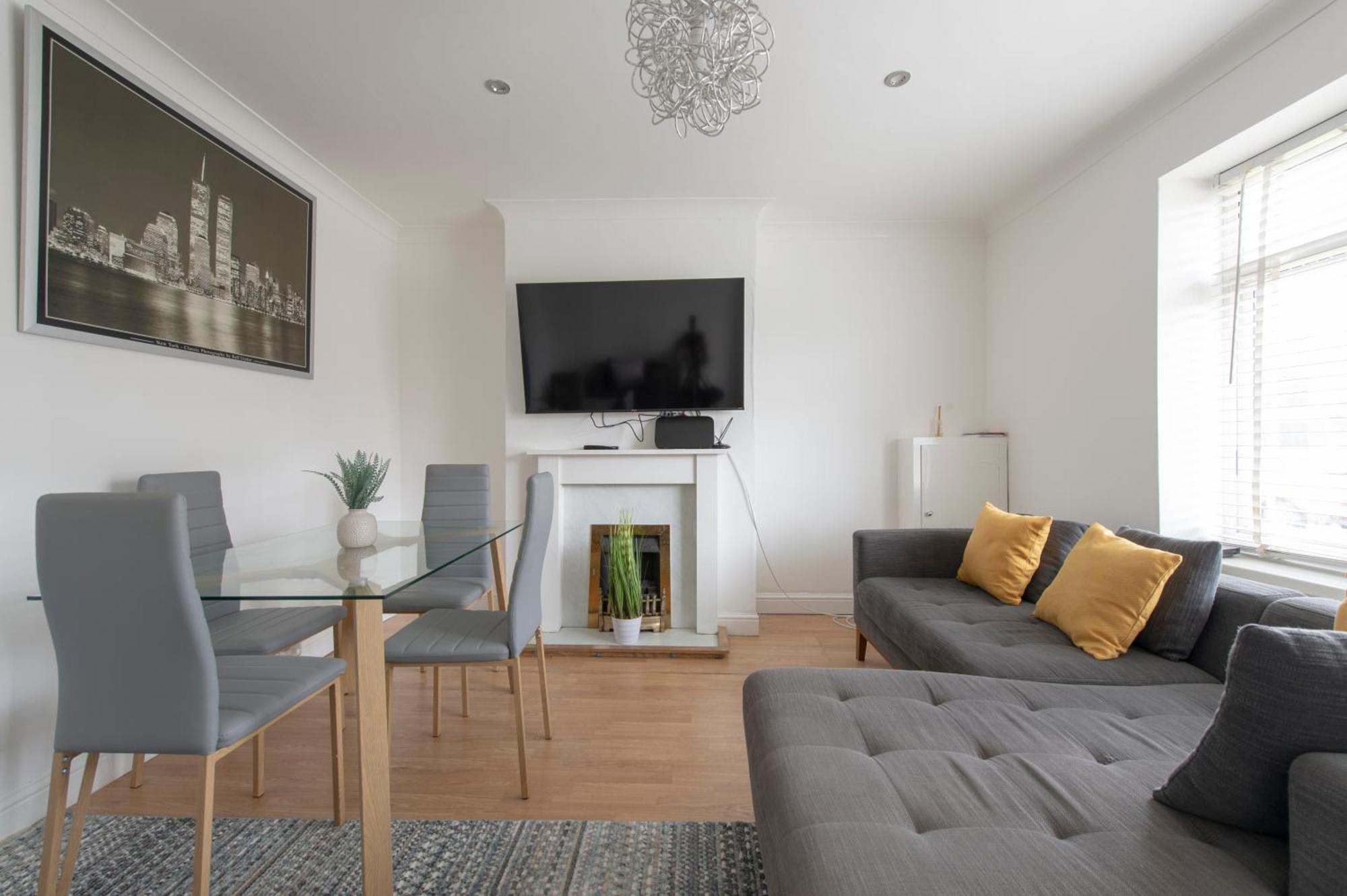 3 Bed House In Rochester 4 Beds Sleeps 7 Wainscot Exterior foto