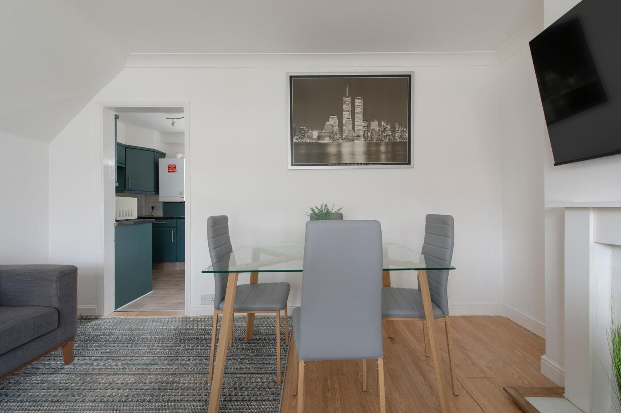 3 Bed House In Rochester 4 Beds Sleeps 7 Wainscot Exterior foto