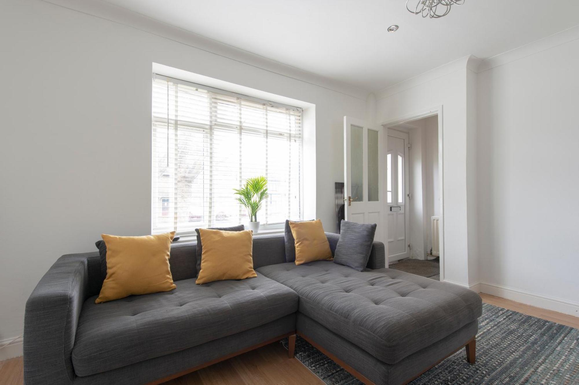 3 Bed House In Rochester 4 Beds Sleeps 7 Wainscot Exterior foto